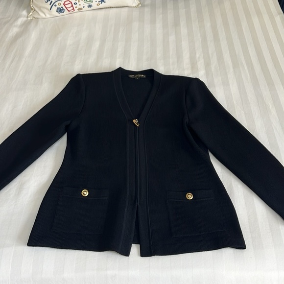 St John Basic Size: 6 Vintage collarless zip up jacket with pockets/gold buttons - Picture 7 of 7